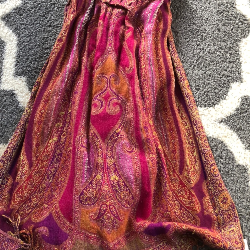 Beautiful scarf - Picture 2 of 2